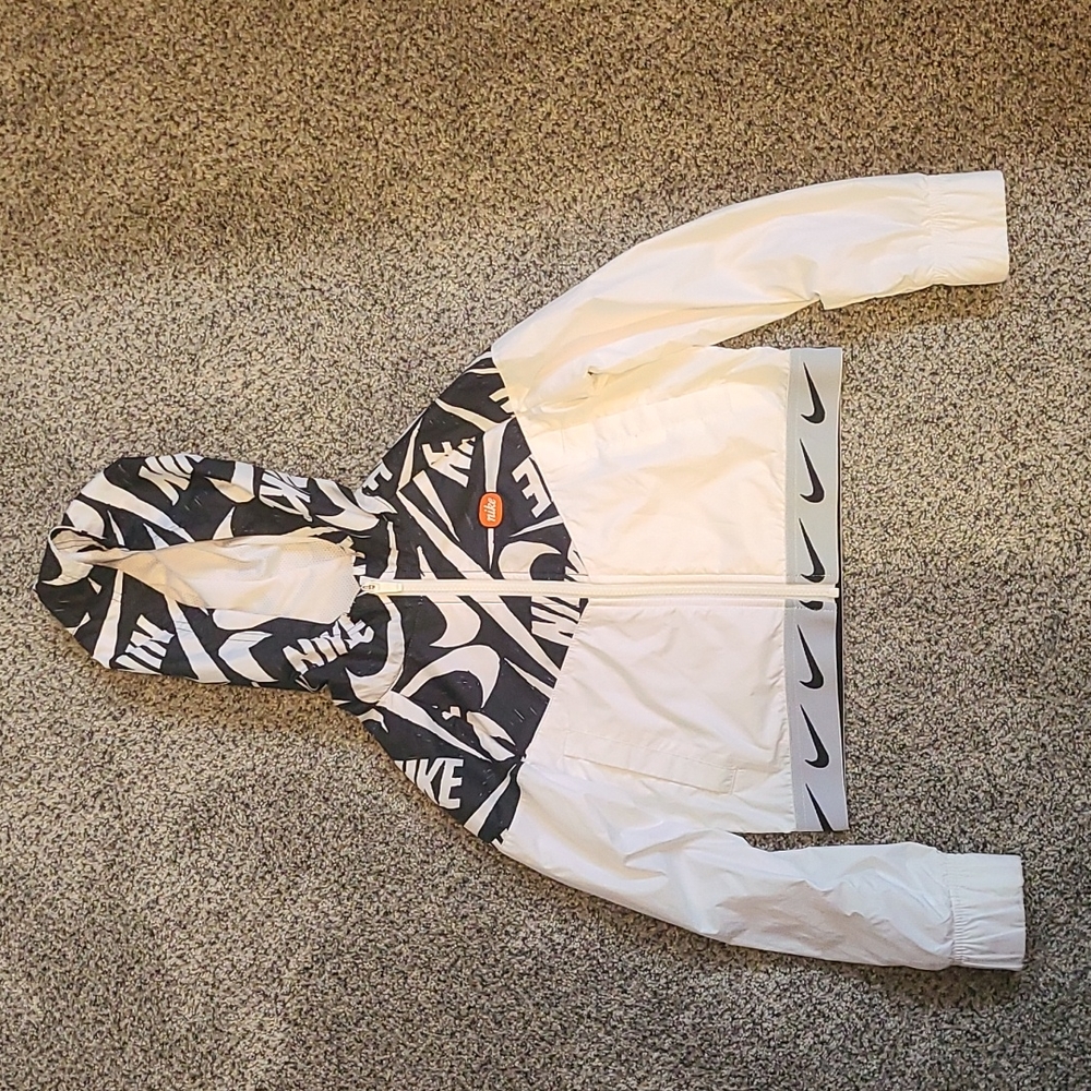 Nike - Lightweight Jacket